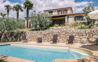 Location de vacances pour 11 personnes, avec jardin ainsi que piscine et terrasse, adapté aux familles à Tourrettes