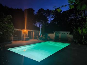 Gîte pour 4 personnes, avec terrasse et piscine à Giscos
