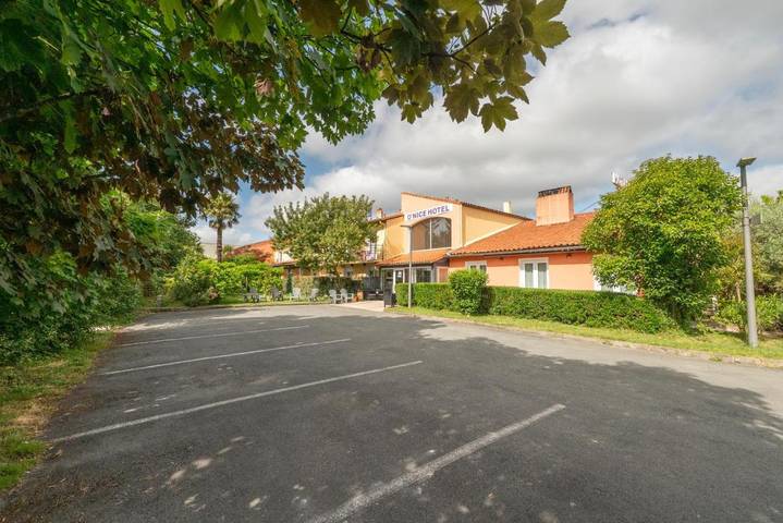 Hôtel pour 2 personnes, avec Terrasse et Vue à Saintes - 4