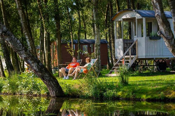 Chambre d’hôte pour 2 personnes, avec Balcon et Terrasse ainsi que Jardin et Piscine à Kinrooi