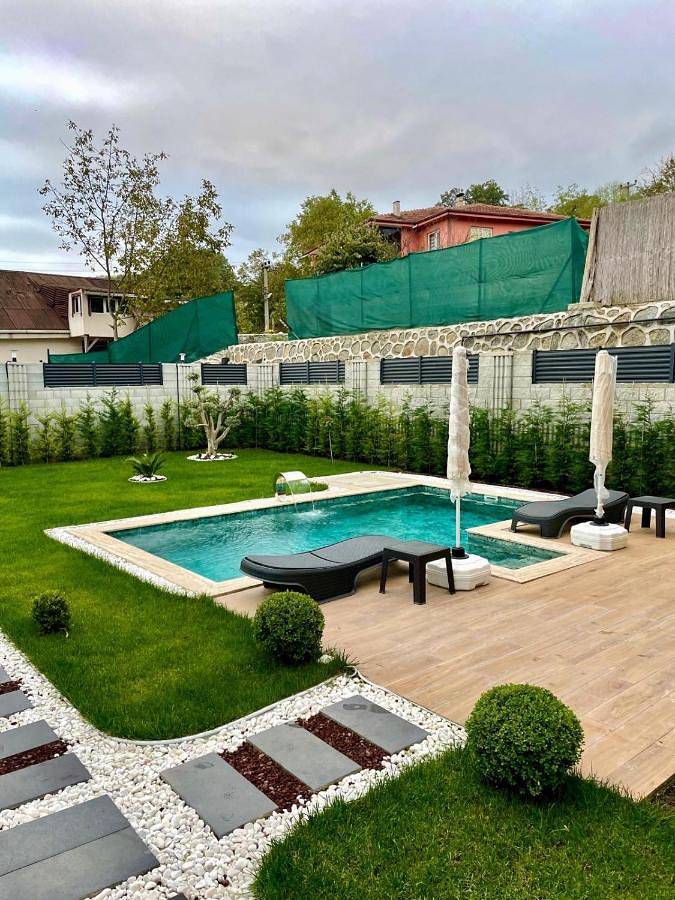 Villa für 4 Personen, mit Balkon und Pool sowie Sauna in Sapanca