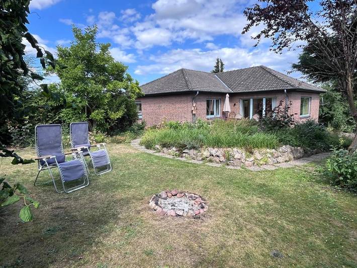 Ferienhaus für 8 Personen, mit Terrasse und Garten in Grebin