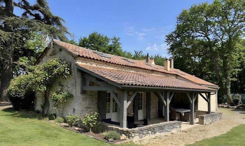 Location de vacances pour 6 personnes, avec jardin à Limeyrat