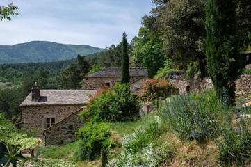 Gîte pour 8 personnes, avec terrasse et piscine à Génolhac