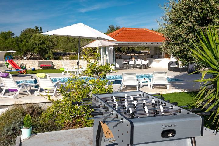 Villa pour 10 personnes, avec balcon et vue sur l’océan ainsi que piscine et vue sur le lac, adapté aux familles à Vela Luka - 4