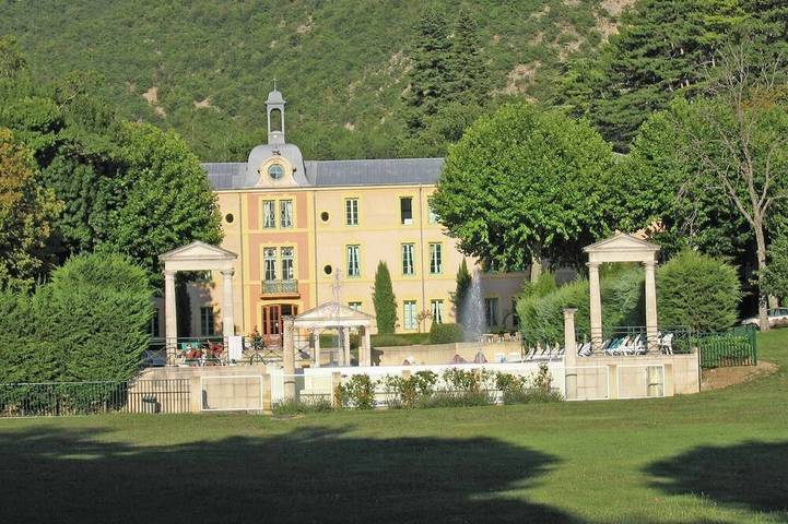 Entire apartment, Château Luxury Stay Montbrun in Montbrun-les-Bains, Nyons region