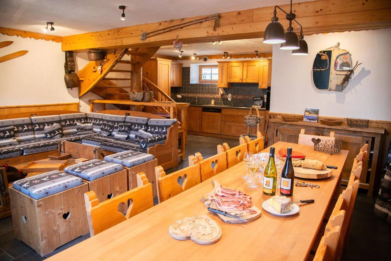 Chalet La Corniche, cosy pour 13 Sauna avec vue sur les montagnes et terrasse privée in Saint-Martin-de-Belleville, Massif de la Vanoise