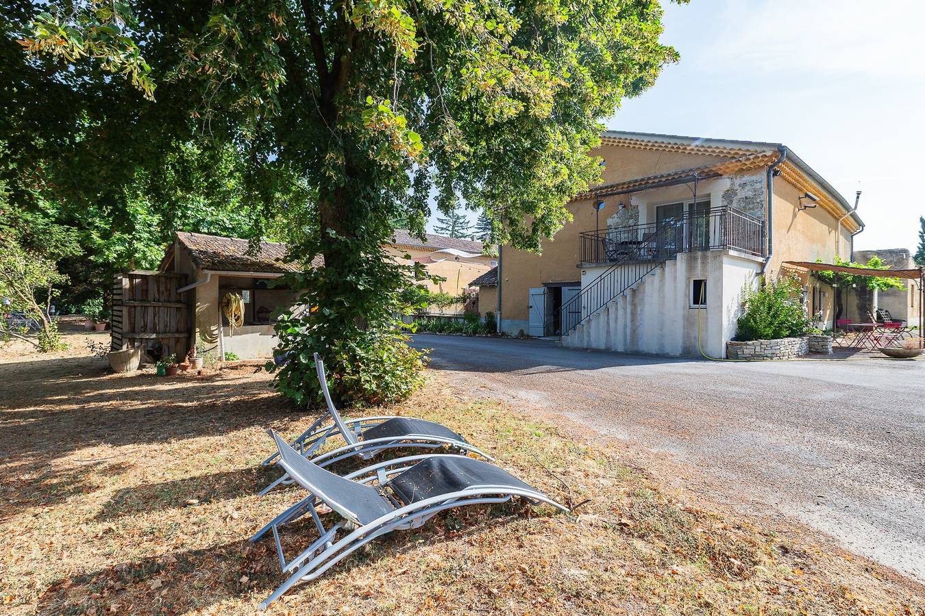 Chambre d’hôtes climatisée « Lavande », en rez de jardin avec vue montagne. in Charols, Région de nyons