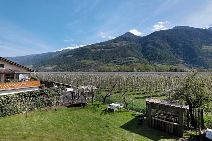 Entire apartment, Apartment 'Lea' with Mountain View, Wi-Fi and Air Conditioning in Kastelbell-Tschars, Saldurkamm