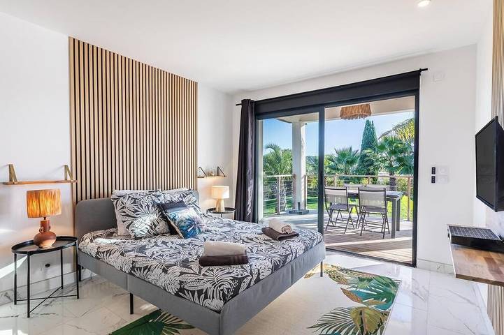 Chambre d’hôte pour 2 personnes, avec jacuzzi et piscine ainsi que balcon et jardin