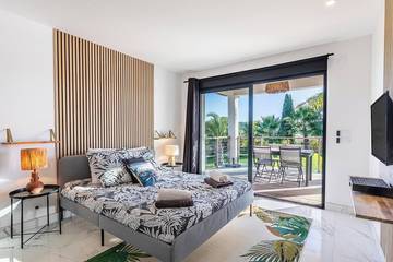Cottage pour 2 personnes, avec piscine et jardin ainsi que jacuzzi et balcon à Plaissan
