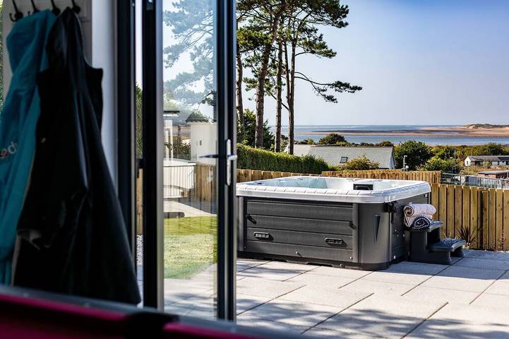 Holiday rental for 8 people, with hot tub and garden in Instow