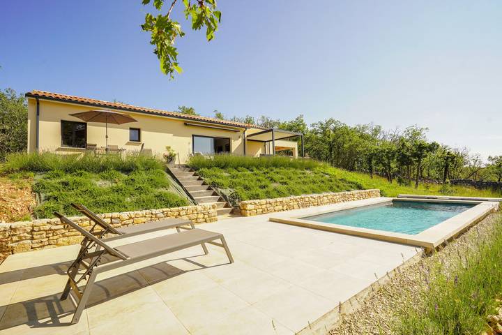 Maison de vacances pour 6 personnes, avec piscine ainsi que terrasse et jardin