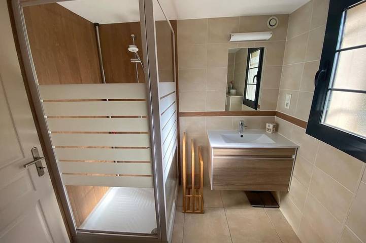 Gîte pour 4 personnes, avec terrasse à Pietracorbara - 3