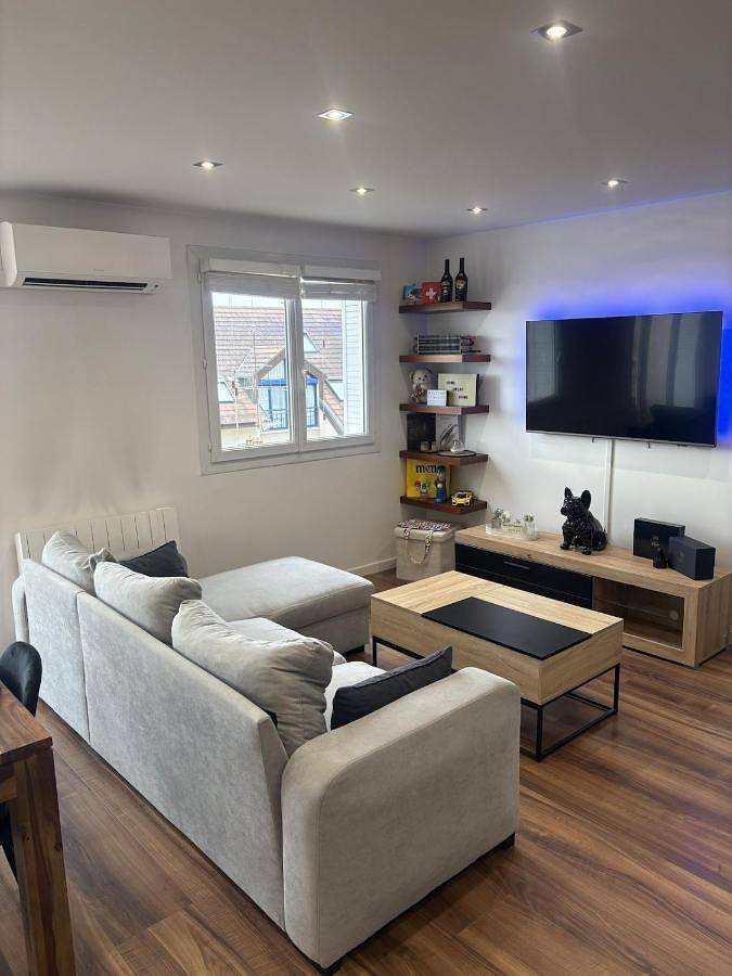 Appartement entier, T2 design climatisé au coeur de Divonne in Divonne-les-Bains, Gex