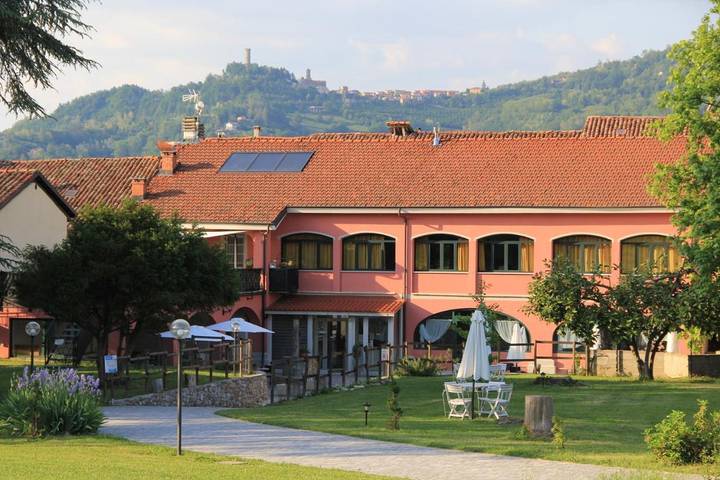 Maison d’hôte pour 2 personnes, avec jardin dans Lesegno