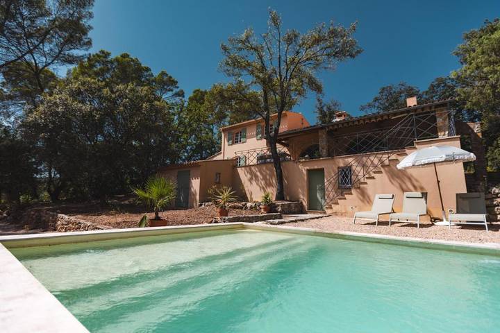 Chalet para 12 personas, con terraza y jardín además de vistas y piscina, Se admiten mascotas - 1