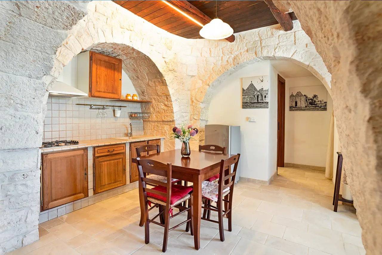 Appartamento 'Trullo Mandorlo' con piscina condivisa, terrazza privata e Wi-Fi in Martina Franca, Provincia di Taranto