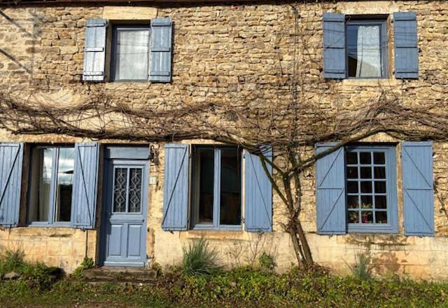 Five-Bedroom House in Flée, Région de Montbard