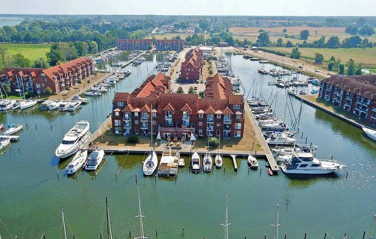 Ferienwohnung für 2 Personen, mit Balkon und Seeblick in Ueckermünde, Vorpommern Greifswald