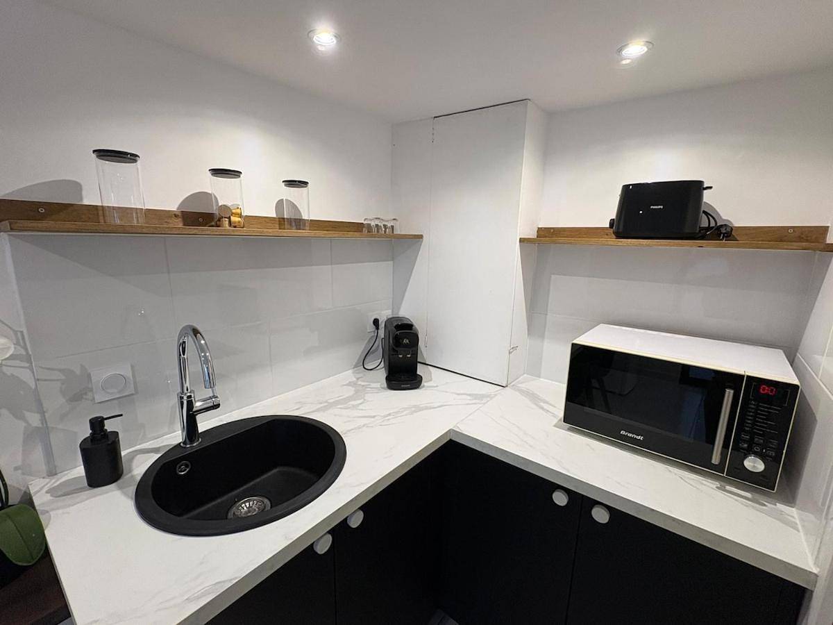 Appartement entier, One-Bedroom Apartment in Aimargues, Côte méditerranéenne (France)