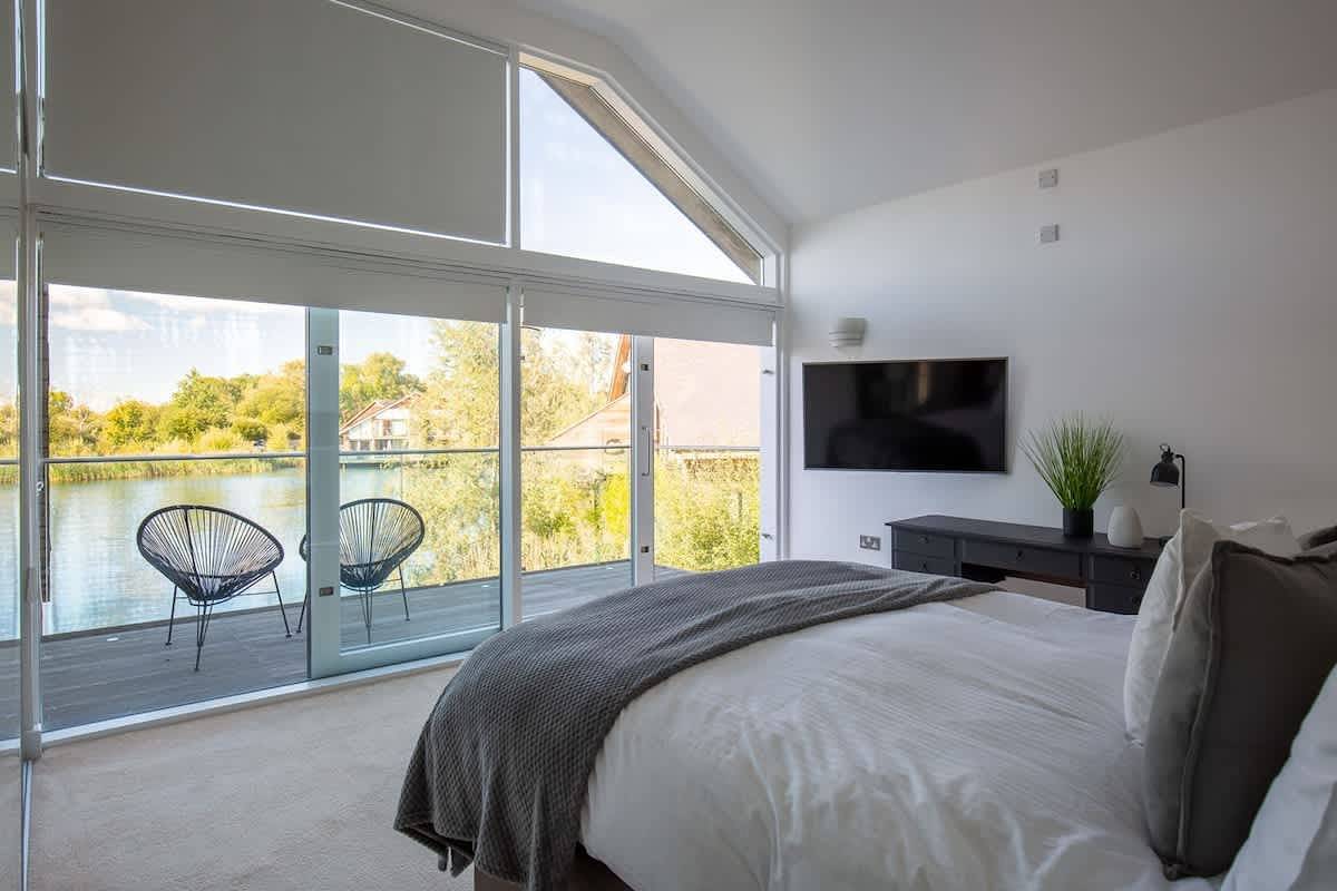 Lake House in Wiltshire