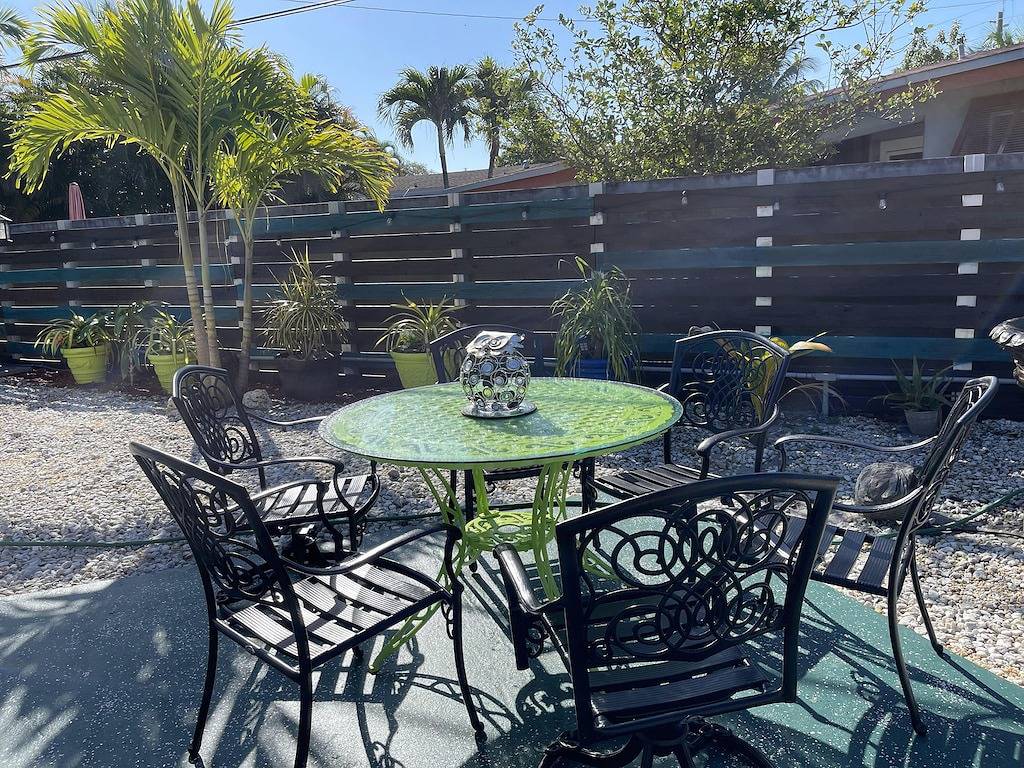 Work & Family Retreat: 4Br w/ Heated Pool, Fast Wi-Fi, Near Airport, Hard Rock in Fort Lauderdale, Broward County