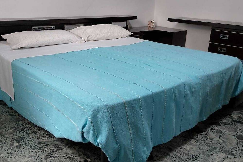 Villa indipendente con giardino in Sant'Anna Arresi, Carbonia-Iglesias Province