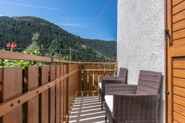 Entire apartment, Pet-Friendly Apartment 'Casa Barona' with Mountain View, Garden & Wi-Fi in Sicine, Valfloriana