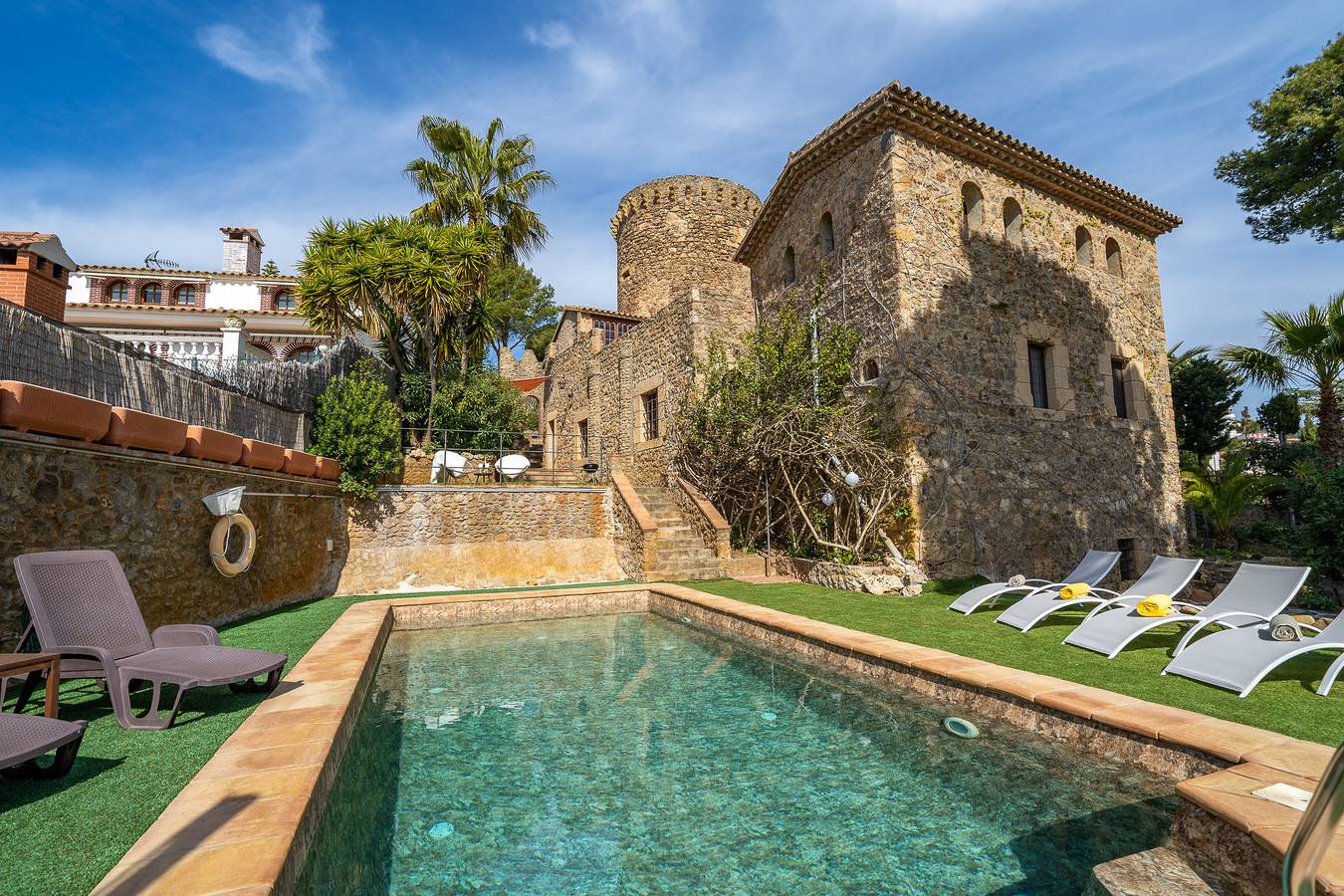 Increible Castillo Can Xirau Lux, Piscina, Air-Con in Santa Susanna, Costa del Maresme
