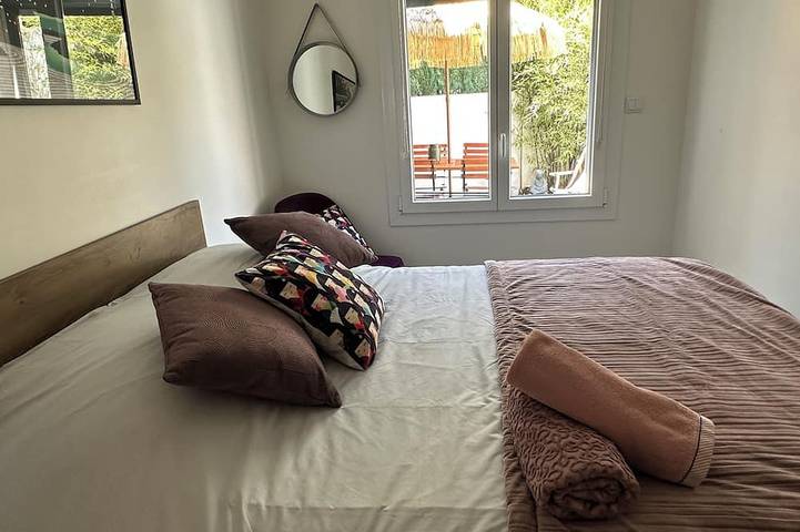 Gîte pour 4 personnes, avec Terrasse à Saint-Mitre-les-Remparts - 2