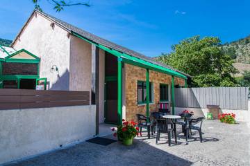 Gîte pour 5 personnes, avec terrasse à Quézac