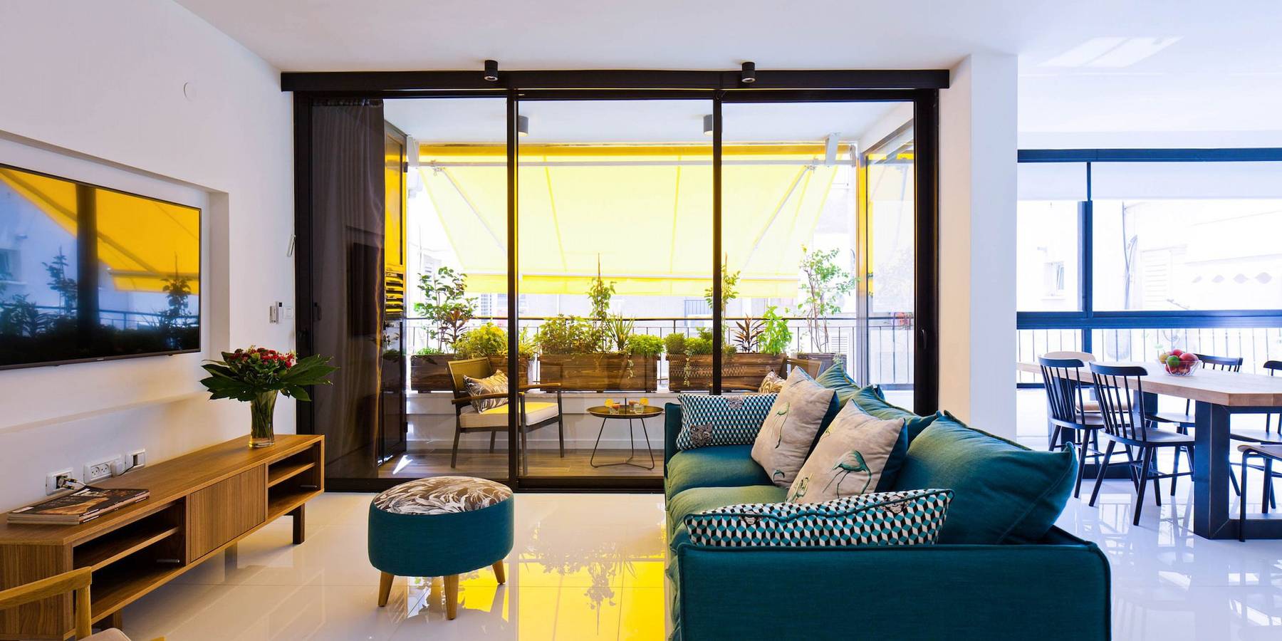 Geheel appartement, Elegant 2Br & Veranda close to Beach by Feelhome in Tel Aviv, Tel Aviv (district)