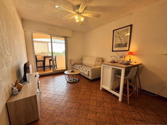 Apartamento entero, Estudio tranquilo con logia - 2 pers, parking, cerca de la playa in Six-Fours-les-Plages, Costa mediterránea (Francia)