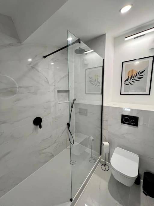 Location de vacances pour 2 personnes, avec vue ainsi que piscine et jardin à Saint-Savinien - 4