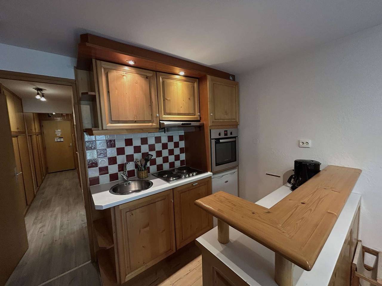 Entire apartment, Central Studio with Mountain Nook, Sleeps 6, Close to Shops and Slopes - Méribel in Méribel, Les Allues