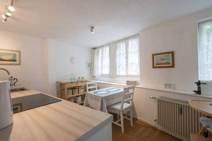 Entire apartment, Design Apartment 1 with a canopy bed, Wi-Fi, satellite TV, first floor. in Monschau, Naturpark Hohes Venn-Eifel