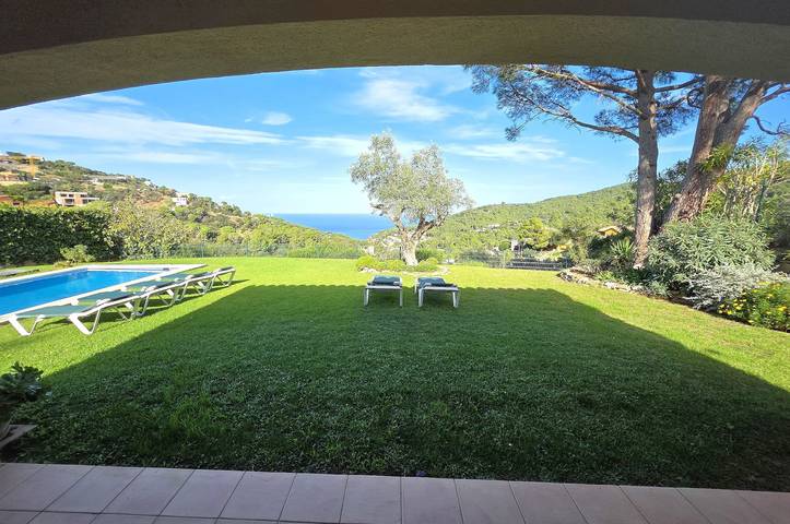 Villa 'Brun' mit Meerblick, privatem Pool und WLAN in Begur, Costa Brava