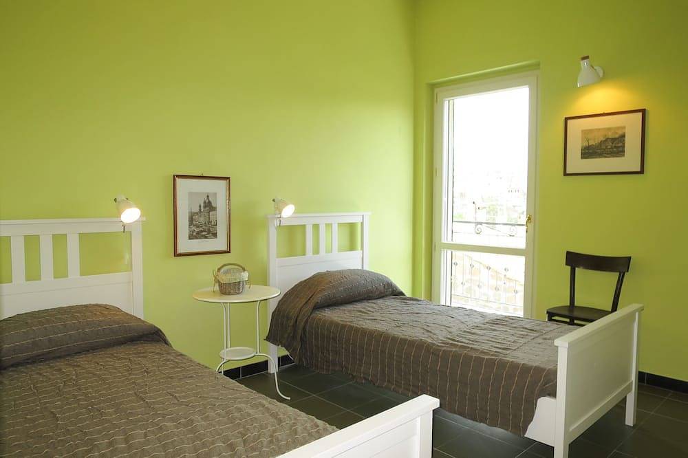 Villa im Zentrum mit Garten nur wenige Schritte vom See entfernt in Capodimonte, Bolsenasee