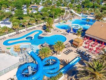 Camping pour 7 personnes, avec jacuzzi ainsi que jardin et piscine, animaux acceptés à Torreilles