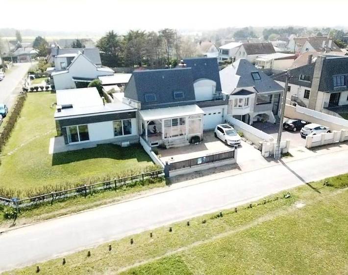 Gîte pour 4 personnes, avec terrasse ainsi que vue et piscine à Hermanville-sur-Mer - 2