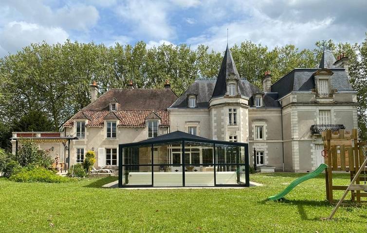 Location de vacances pour 15 personnes, avec Balcon et Terrasse ainsi que Jardin et Piscine à Bouresse - 3