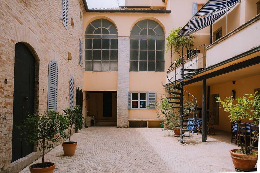 Palazzo to live in, historic center, gardens terraces, 7 km from the sea in Fermo (Village), Fermo