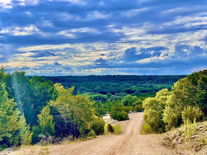 Camping for 2 people, with yard and pool in Texas Hill Country