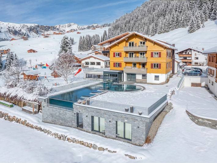 Hotel für 2 Personen, mit Balkon und Terrasse sowie Whirlpool und Garten in Damüls