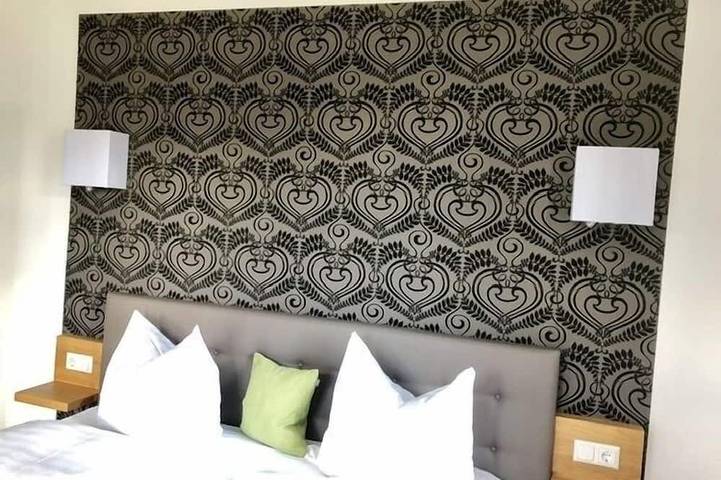 Ganze Wohnung, Geräumige Ferienwohnung (69 qm) für bis zu sechs Personen mit gut sortierter Küche in Bad Alexandersbad, Landkreis Wunsiedel im Fichtelgebirge
