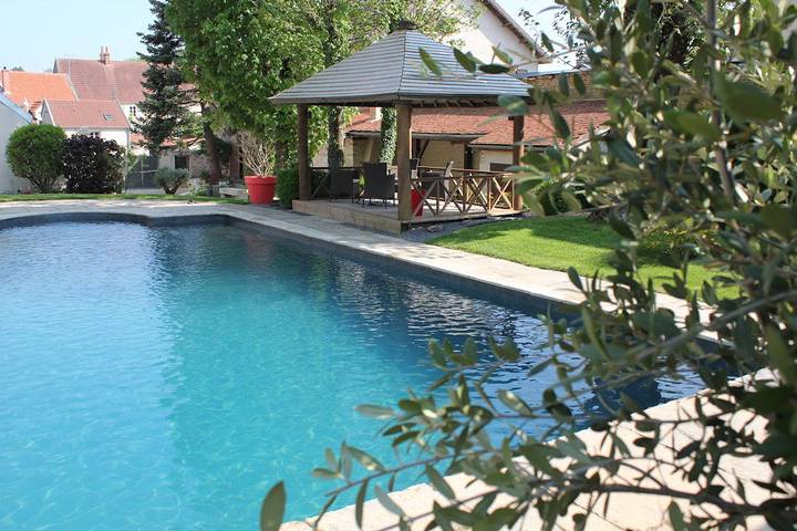 Chambre d’hôte pour 2 personnes, avec jardin et piscine