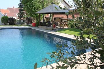 Cottage pour 2 personnes, avec jardin et piscine dans Marsannay-le-Bois