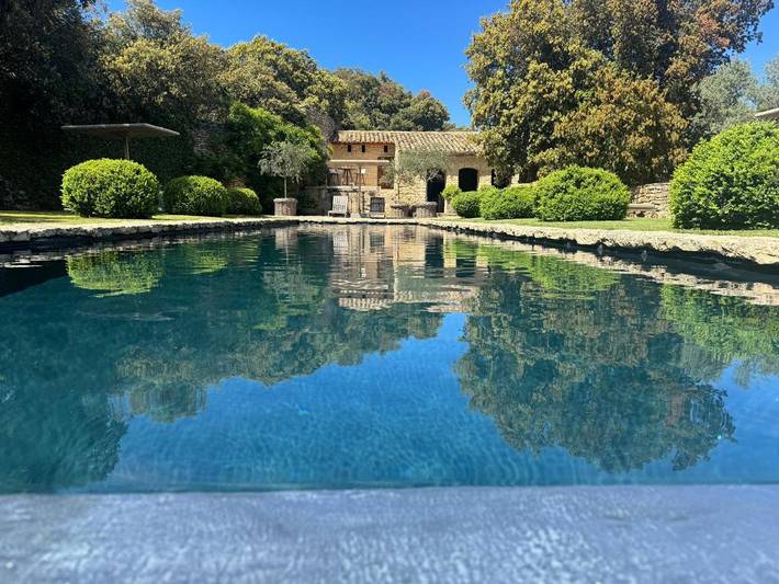 Location de vacances pour 2 personnes, avec piscine ainsi que terrasse et jardin dans Village de Gordes - 2