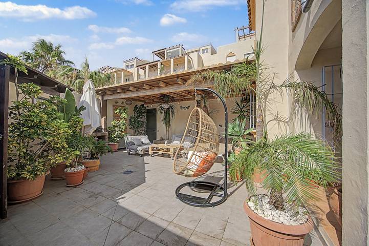 Apartamento entero, Apartamento 'Con Terraza' con Piscina Compartida, Wi-Fi y Aire Acondicionado in Playa de Los Lances, Tarifa